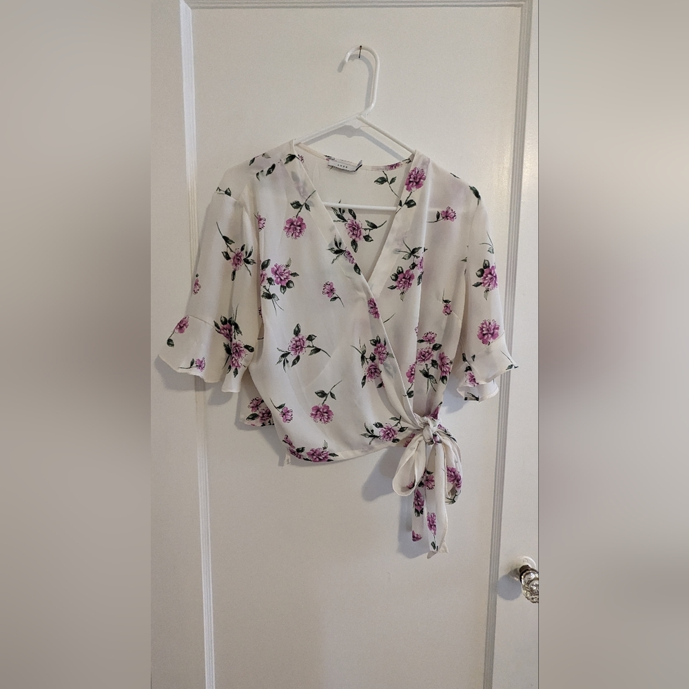 Flutter sleeve crop wrap top
